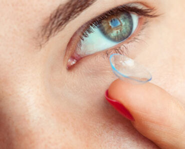 How to Put in Contact Lenses – A Step-by-Step Guide