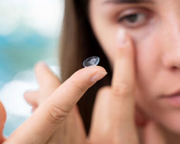 A Complete Guide on Contact Lenses – Types, Benefits and Side Effects